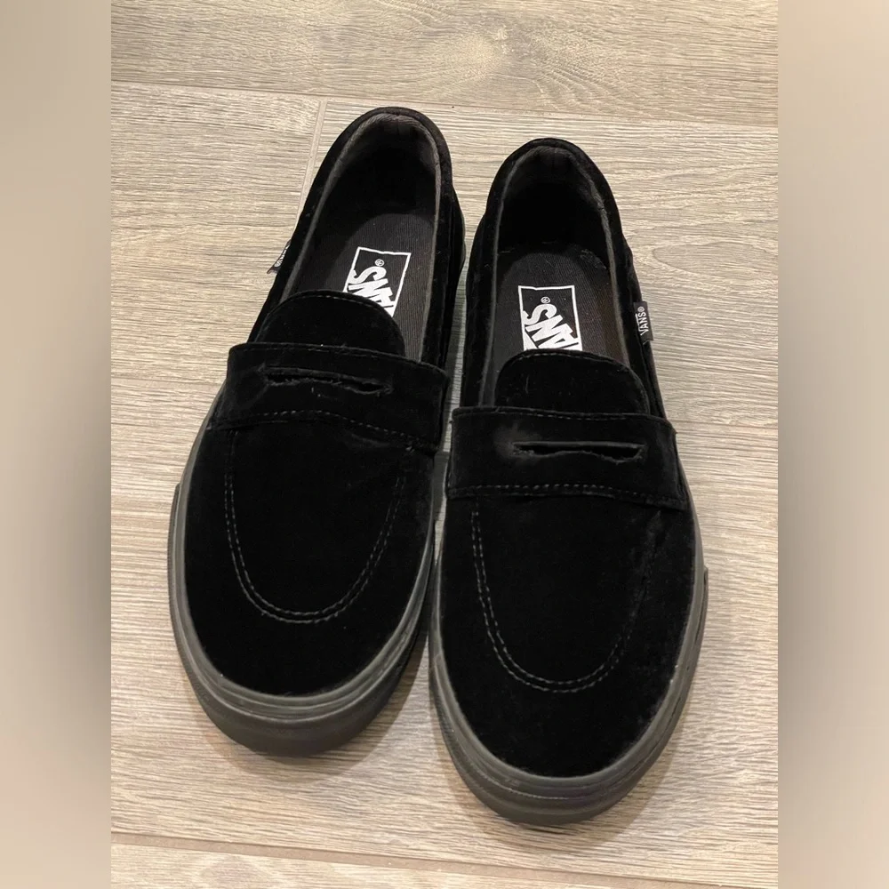 NWOT - Vans Skate Style 53 Velvet Black